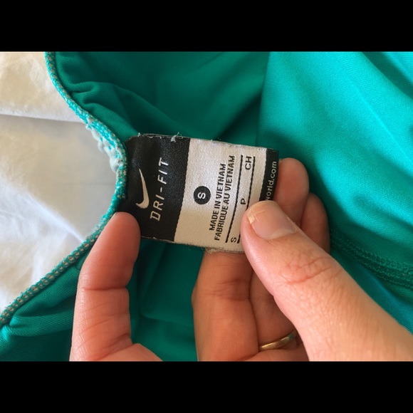 Bright Nike shorts - Picture 3 of 4